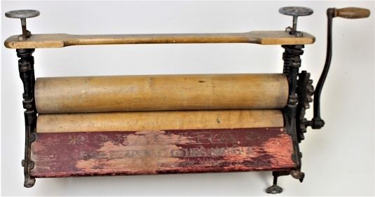 Large antique hand crank clothes ringer