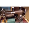 Image 2 : DOMESTIC SEWING MACHINE AND DEHUMIDIFIER