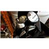 Image 2 : BLACK GOLF BAG W/ CLUBS