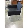 Image 2 : BLACK RECEPTION CHAIR