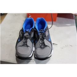 AS NEW MANS NIKE RUNNERS - SIZE 9