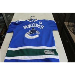 KIDS VANCOUVER CANUCKS JERSEY HENRIK SEDIN AND VANCOUVER TSHIRT