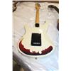 Image 2 : VINTAGE ELECTRIC GUITAR