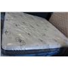 Image 1 : KING SIZE SIMMONS BEAUTY REST MEDIUM FIRM W/ 4" EURO TOP