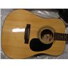 Image 2 : NORTHLAND ACOUSTIC GUITAR IN HARD CASE