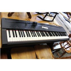 YAMAHA P70 ELECTRIC PIANO