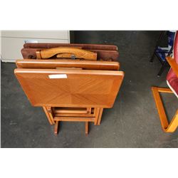 4 OAK TV TRAYS ON STAND