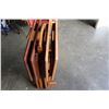 Image 2 : 4 OAK TV TRAYS ON STAND