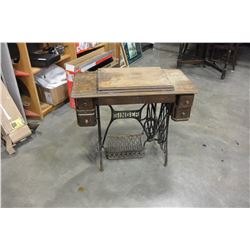 ANTIQUE SINGER TREADLE SEWING MACHINE