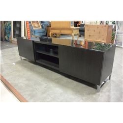 MODERN GLASS TOP ENTERTAINMENT STAND