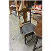 Image 4 : VINTAGE WALNUT DINING TABLE W/ 4 CHAIRS