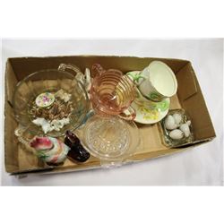 TRAY OF GLASSWARE MINIATURE FIGURES