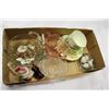 Image 1 : TRAY OF GLASSWARE MINIATURE FIGURES