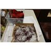 Image 1 : TRAY OF SMALL SCISSORS AND LEATHER PIECES