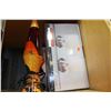Image 2 : 2 LAVA LAMPS AND LIGHT FIXTURE