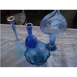 5 PIECES OF ART GLASS IN BLUE - SOME SIGNED