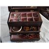 Image 1 : JEWELLRY BOX WITH CONTENTS