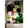 Image 2 : LARGE BOX OF VINTAGE COLORED GLASSWARE