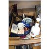 Image 1 : TRAY OF COLLECTIBLES WADE, OIL LAMPS, AND MORE