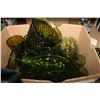 Image 2 : 2 BOXES OF GREEN AND AMBER GLASSWARE
