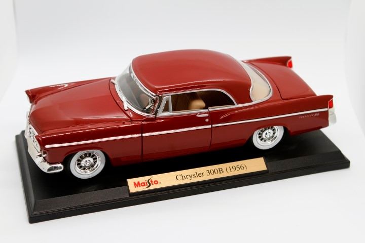 Maisto modèle 1956 Chrysler 300B rouge édition spéciale 1:18 Maisto modèle 1956 Chrysler 300B rouge édition spéciale 1:18