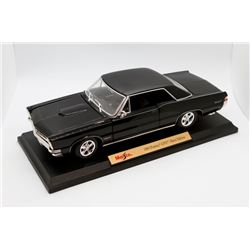 1965 Pontiac GTO Hurst Edition Maisto Special Edition 1:18 scale