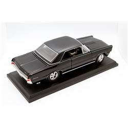1965 Pontiac GTO Hurst Edition Maisto Special Edition 1:18 scale