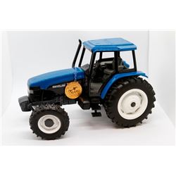 New Holland 8260 1:16 scale Toy Farmer 1997 Has Box