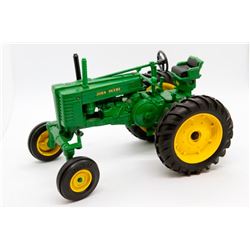 John Deere model G highcrop Has Box