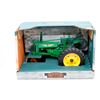 Image 1 : John Deere model B unstyled Has Box