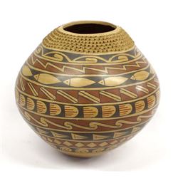 Large Mata Ortiz Pottery Olla by Daniel Gonzalez