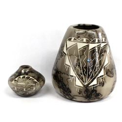 2 Native American Navajo Horse Hair Pottery Jars