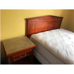 ROOM 211 INC: 2HB, D, A, NS, RT, MF