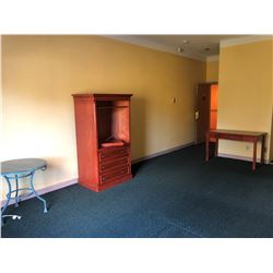 ROOM 207 INC: 2HB, NS, D, A, RT, MF