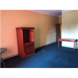 ROOM 208 INC: 2HB, NS, D, A, RT, MF