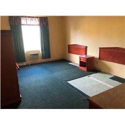 ROOM 205 INC: 2HB, NS, D, A, RT, MF