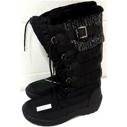 SIZED 9 WOMENS BOOTS