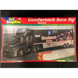 REVELL MONOGRAM GOODWRENCH RACE RIG SNAPTITE UNASSEMBLED MODEL KIT