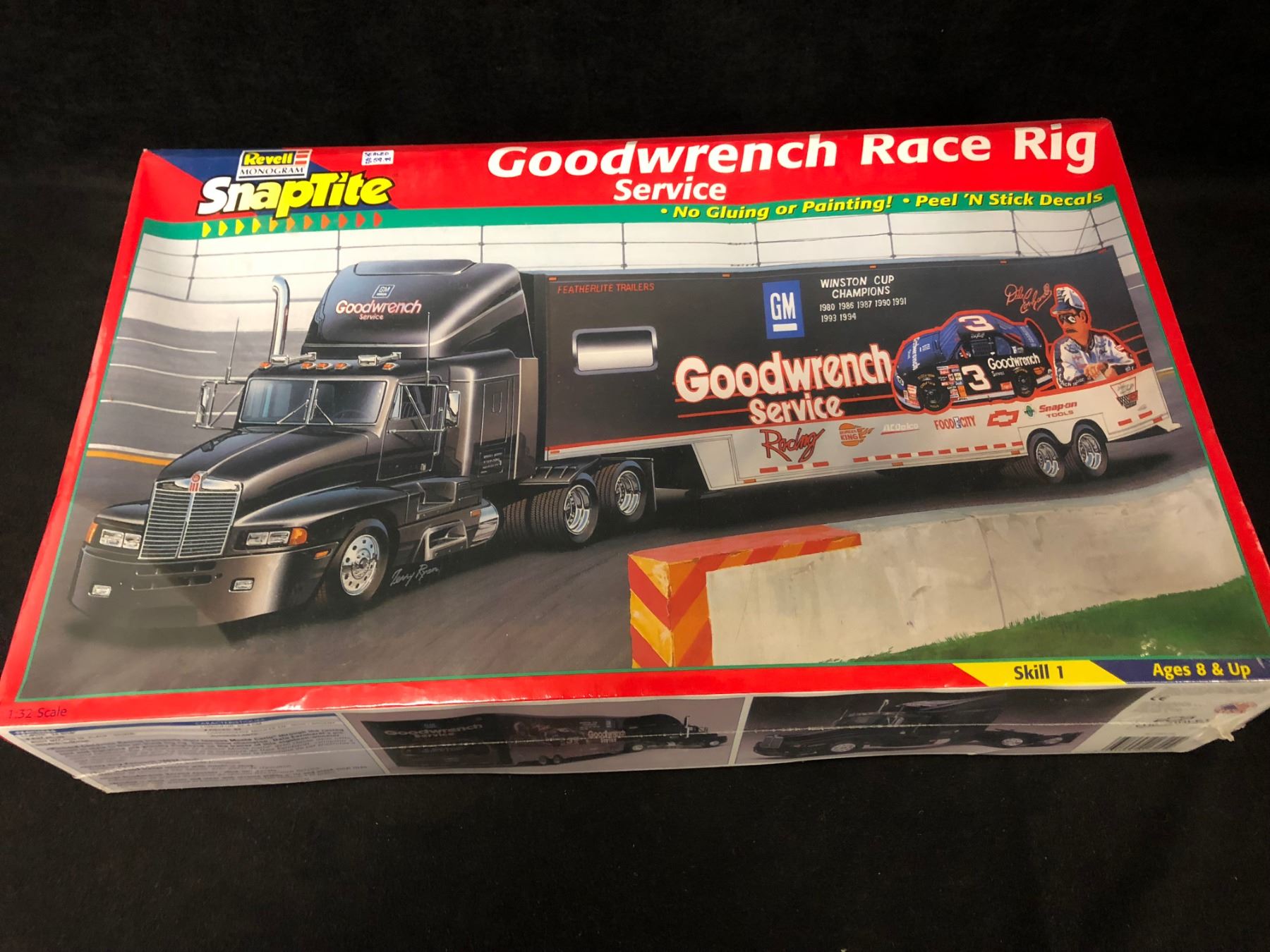 REVELL MONOGRAM GOODWRENCH RACE RIG SNAPTITE UNASSEMBLED MODEL KIT