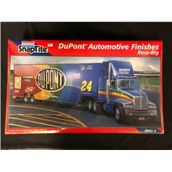 MONOGRAM 1:32 SCALE DUPONT AUTOMOTIVE FINISHES RACE-RIG UNASSEMBLED MODEL KIT