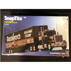 MONOGRAM 1:32 GOODWRENCH RACE RIG SNAPTITE UNASSEMBLED MODEL KIT