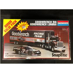 MONOGRAM 1:32 SCALE GOODWRENCH RIG UNNASSEMBLED SNAPTITE MODEL KIT (SEALED)