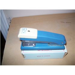 VINTAGE CN OFFICE STAPLER