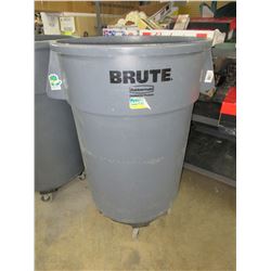 Large Brute 44 gallon Garbage can/container on removeable wheeled dolly