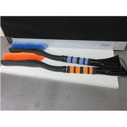 2 Snow Brushes