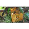 Image 8 : Hooded Sprayer, 6-Hoods, Yellow Tank