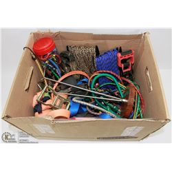 BOX OF VARIOUS BUNGEES, RATCHETS, ROPE & MORE