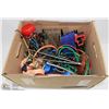 Image 1 : BOX OF VARIOUS BUNGEES, RATCHETS, ROPE & MORE