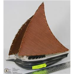 VINTAGE CERAMIC BOAT LAMP.
