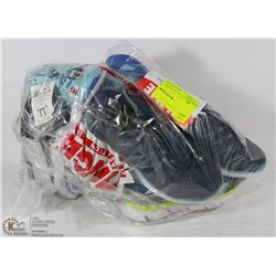 BAG OF KIDS RUNNERS AND OILERS SLIPPERS